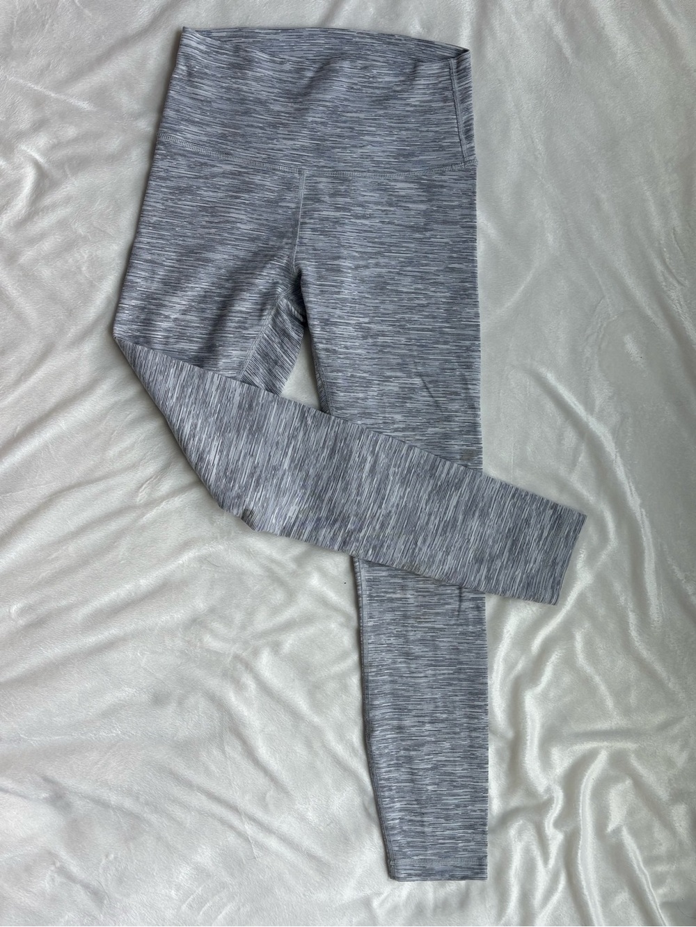 Lululemon Heather Gray Active Leggings Women’s Size 6 ( Paint Stain)